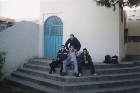 a cote de la mosque de lycée ibn rochd